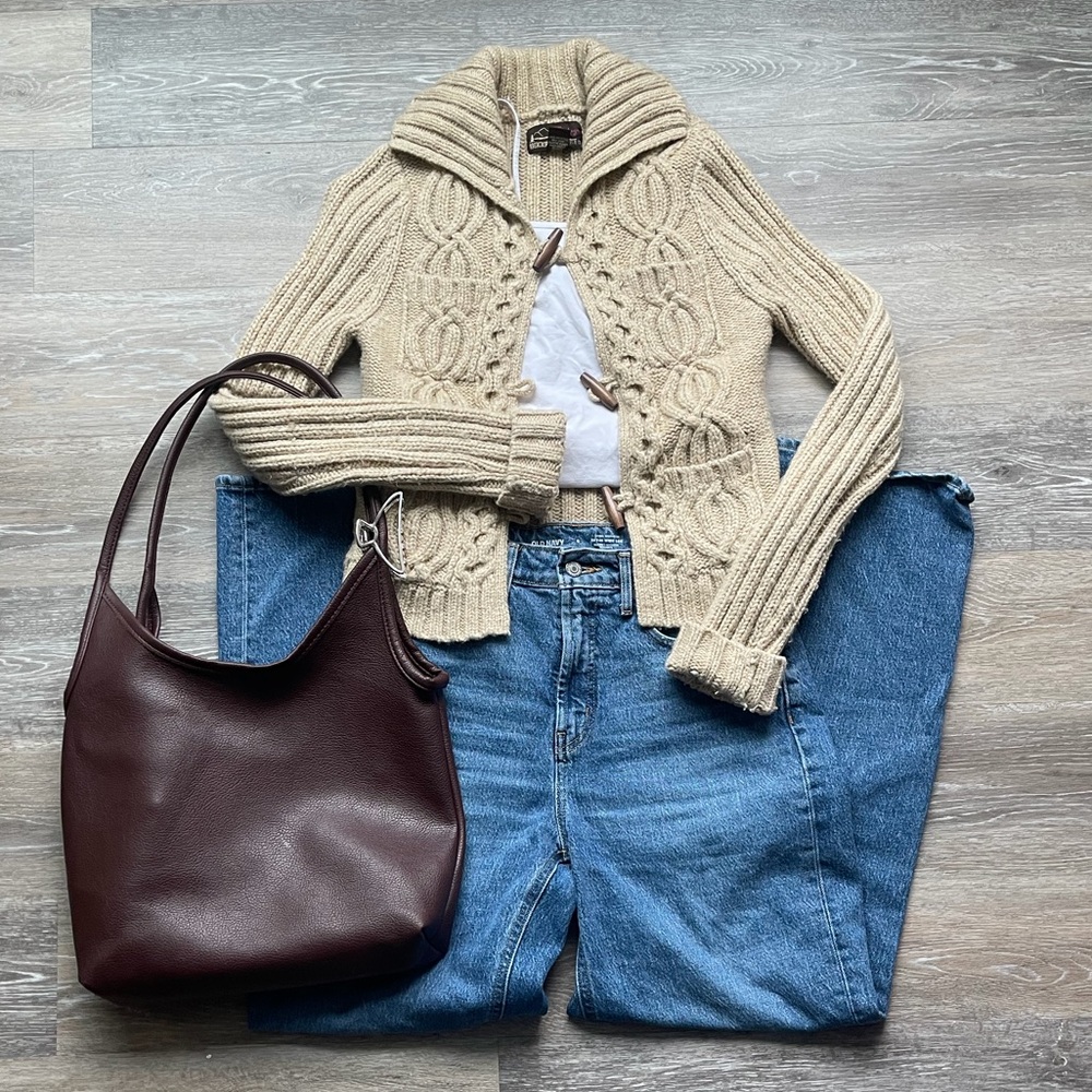 vintage y2k abercrombie and fitch 40% wool button up cardigan 🧸